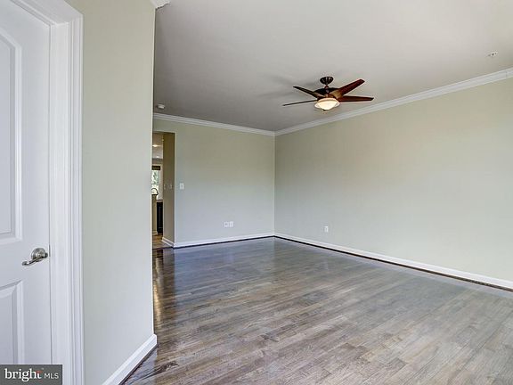 4th image of 212 Parkview Ave