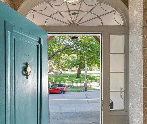 5th image of 41 Washington Sq N #1