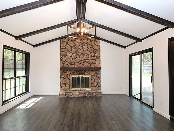 3rd image of 2208 Northwood Cir