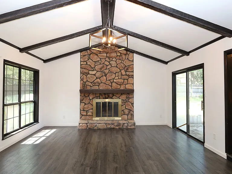 2208 Northwood Cir — Photo 3