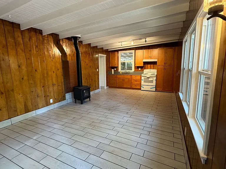 1619 Oak Dr — Photo 4