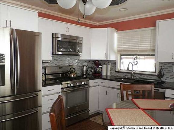 5th image of 173 Winham Ave