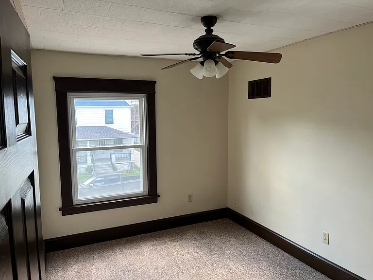 1343 Fry Ave — Photo 9