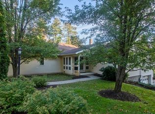 10 Dungarvin Dr, Shelburne Falls, MA 01370