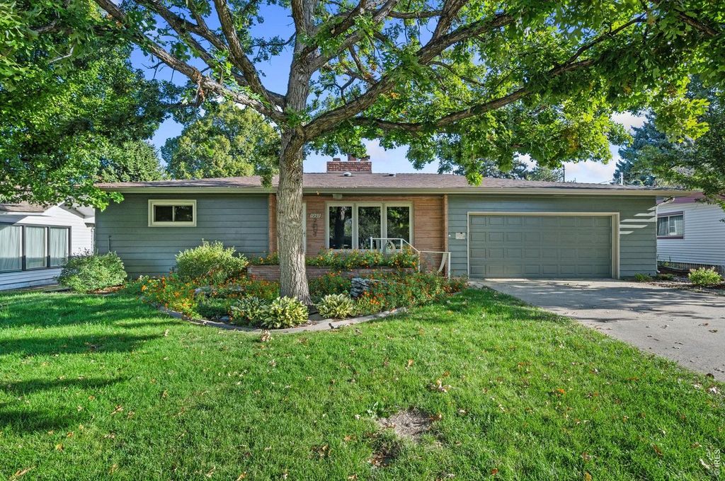 1207 Loch Mount Dr