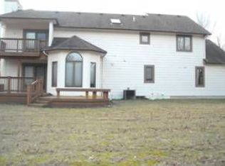 8826 Hill Ave, Holland, OH 43528