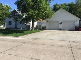 1329 N McKaig Ave, York, NE 68467