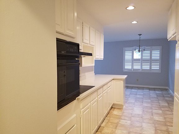 3rd image of 1594 Willowdale Dr