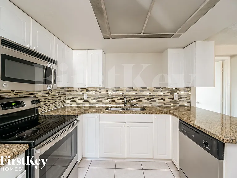 10905 Kingsbridge Rd — Photo 6