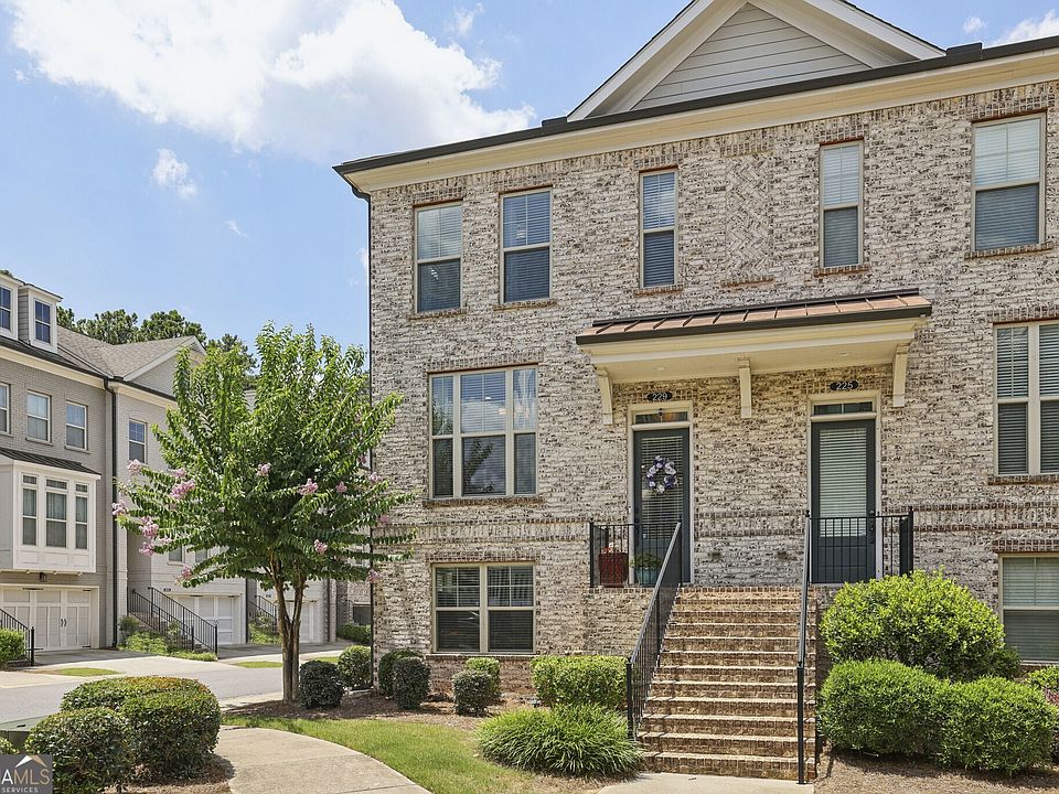 1st image of 229 Bedford Aly