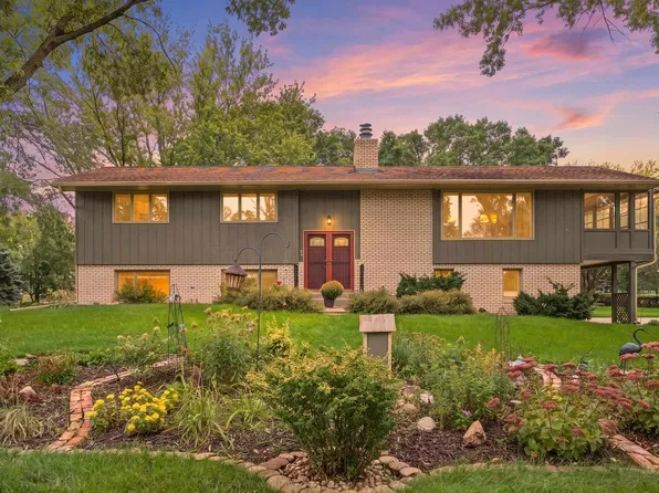 408 SW 13th St, Beresford, SD 57004