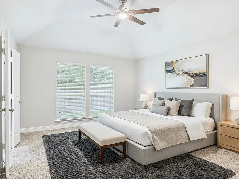 1405 Meadowbrook Dr — Photo 3