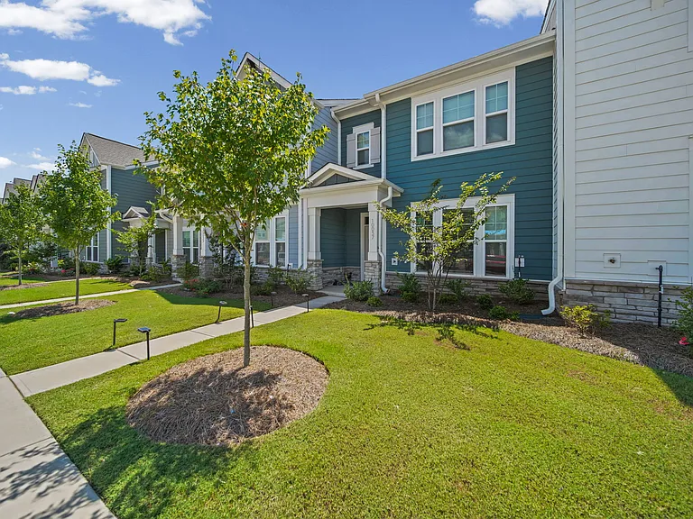 10037 Mamillion Dr — Photo 3