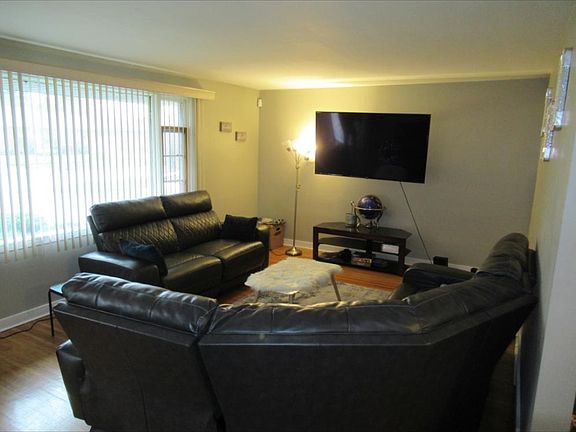 2nd image of 12 Vern Ln