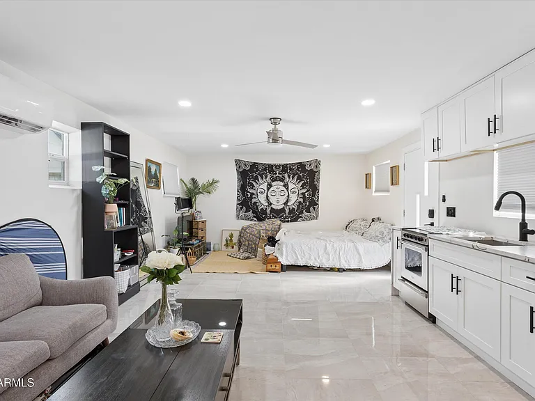 926 W Moreland St — Photo 27