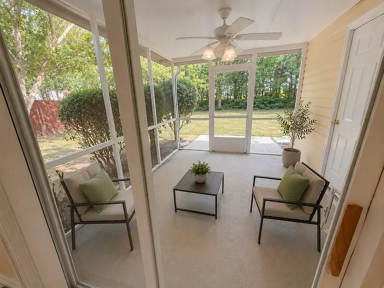 132 Greenvale Dr — Photo 17