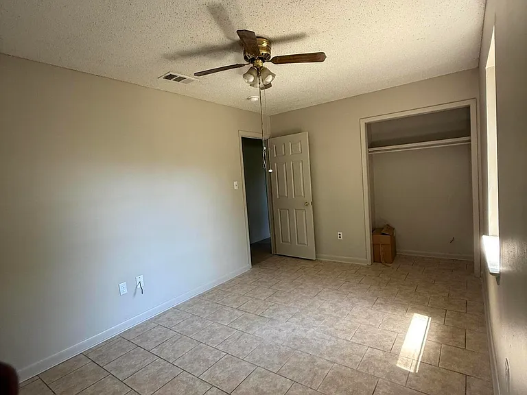 1616 Courtney Dr — Photo 7