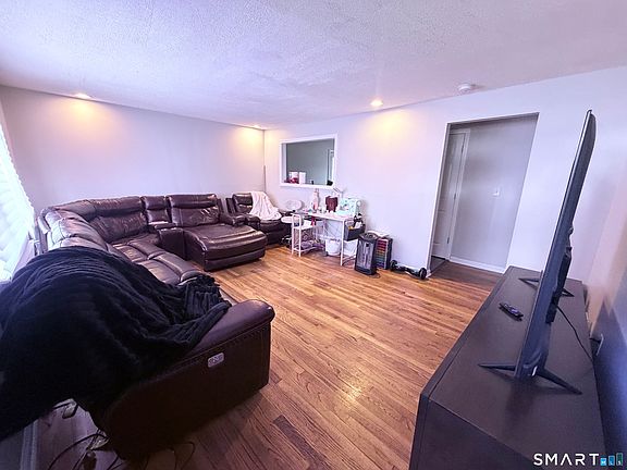 4th image of 166 Woodin Street