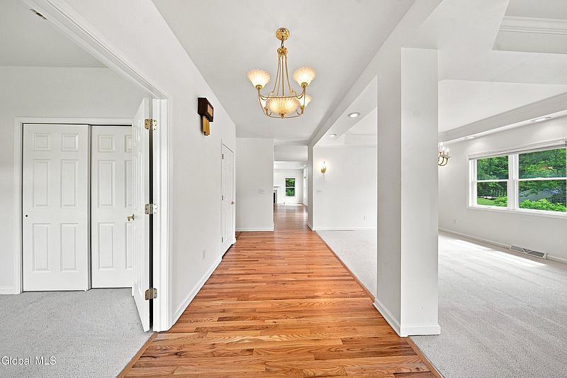 4th image of 6 Sawyer Place