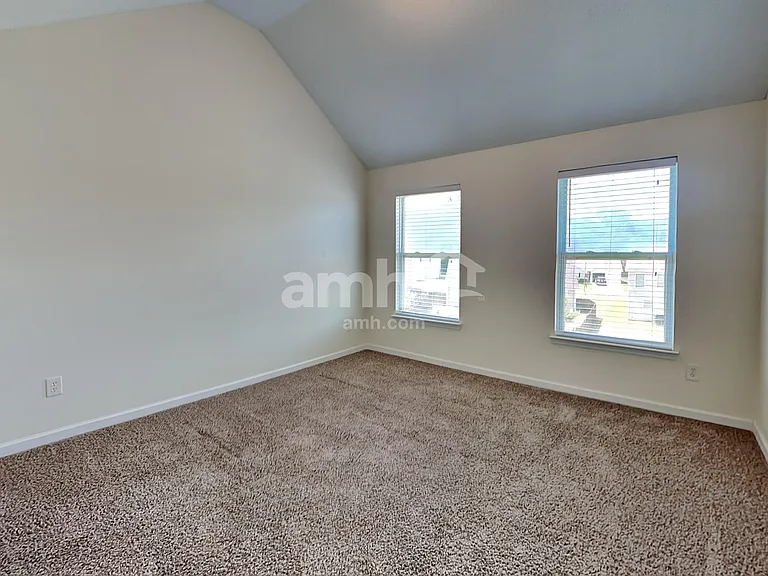 4913 Bryant Dr — Photo 16