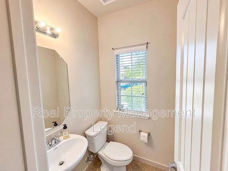 9929 Pronghorn Rd — Photo 11