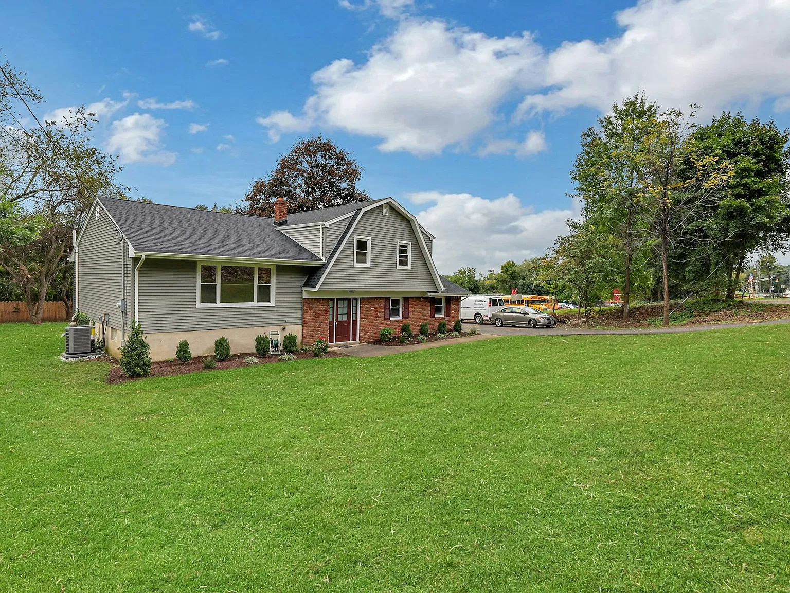 3 bed, 2.5 bath, $4,900 — Photo 2