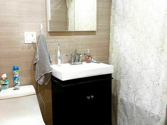 4th image of 196 Scholes St APT 3A