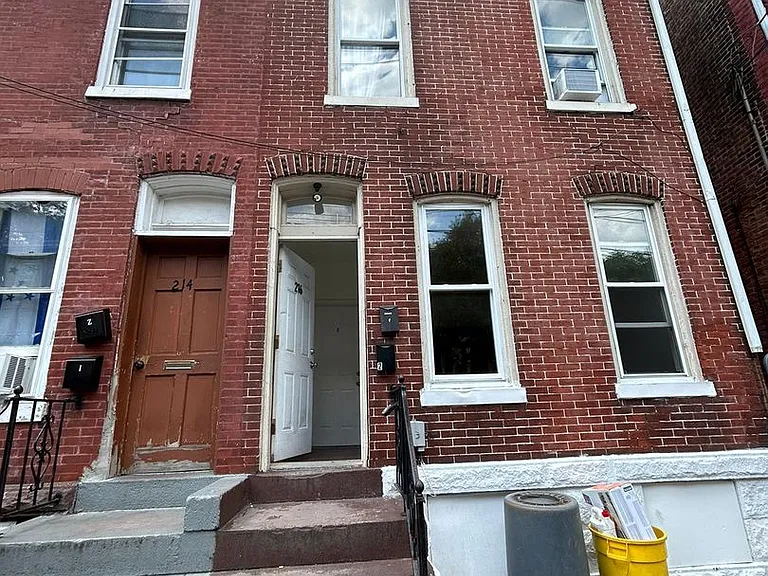 216 Pearl St — Photo 1