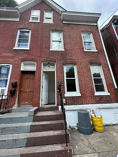 216 Pearl St Photo 1