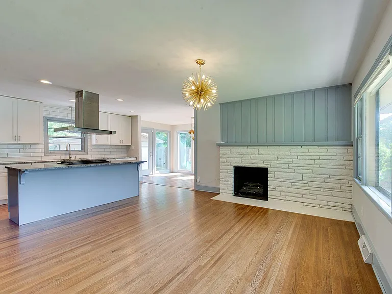 3921 Sheffield Dr — Photo 8