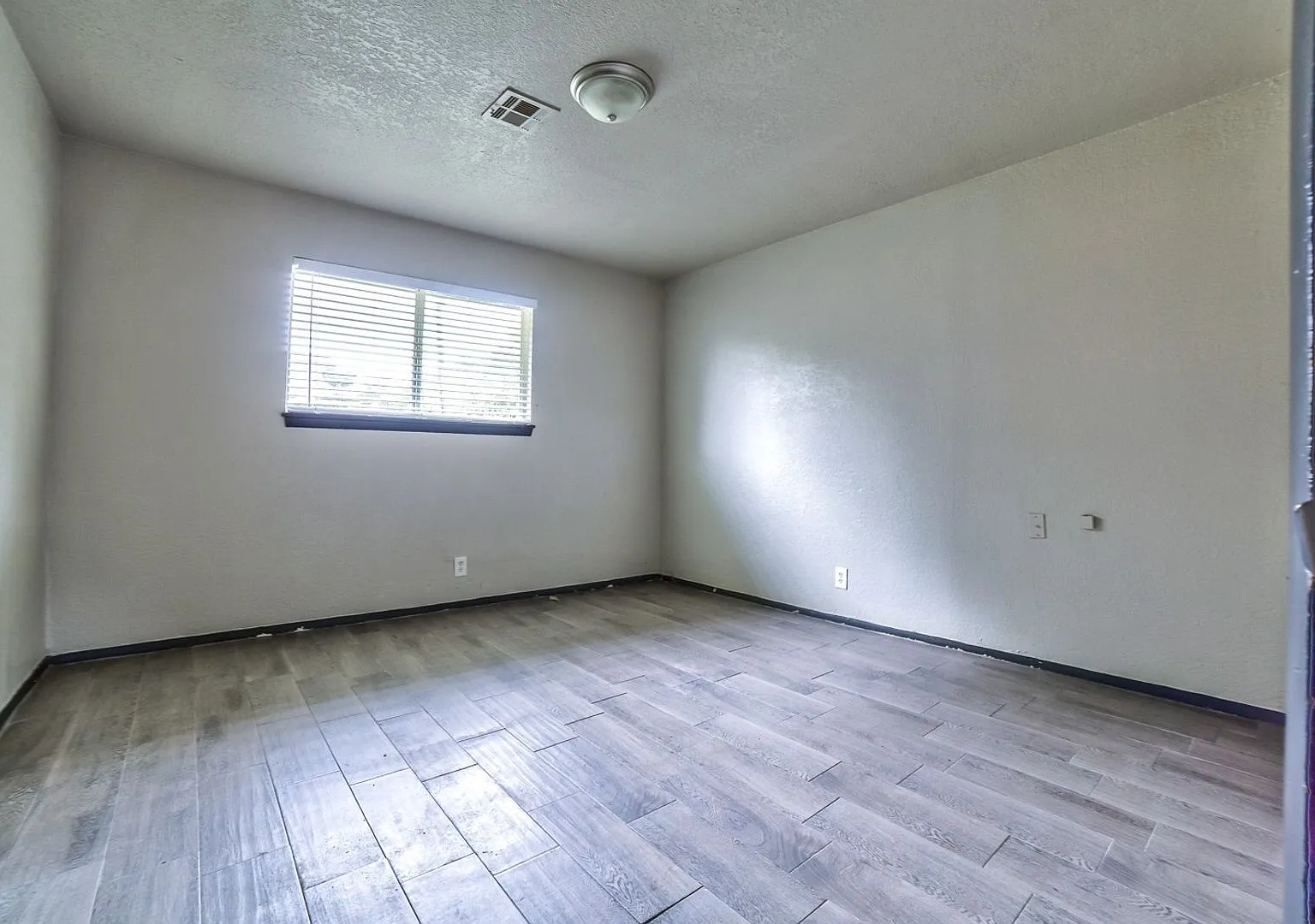 1310B N Irvington Ave — Photo 4