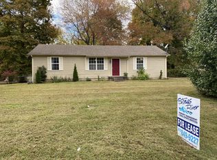 406 Roselawn Dr, Clarksville, TN 37042