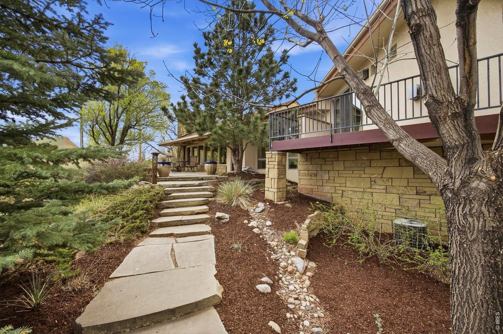 4717 Bay View Dr