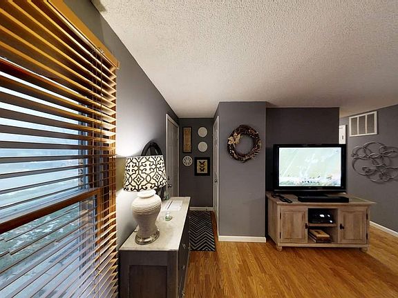 4th image of 443 Arrowhead Ct