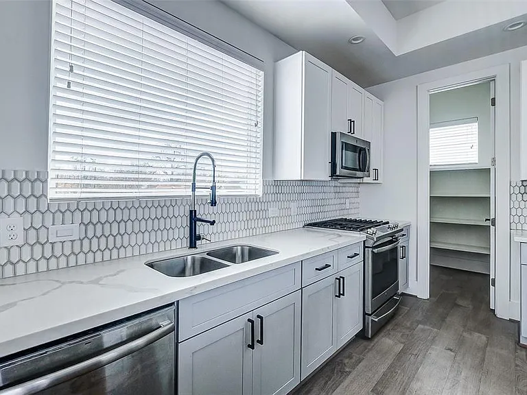 2407 Anita St #B — Photo 20