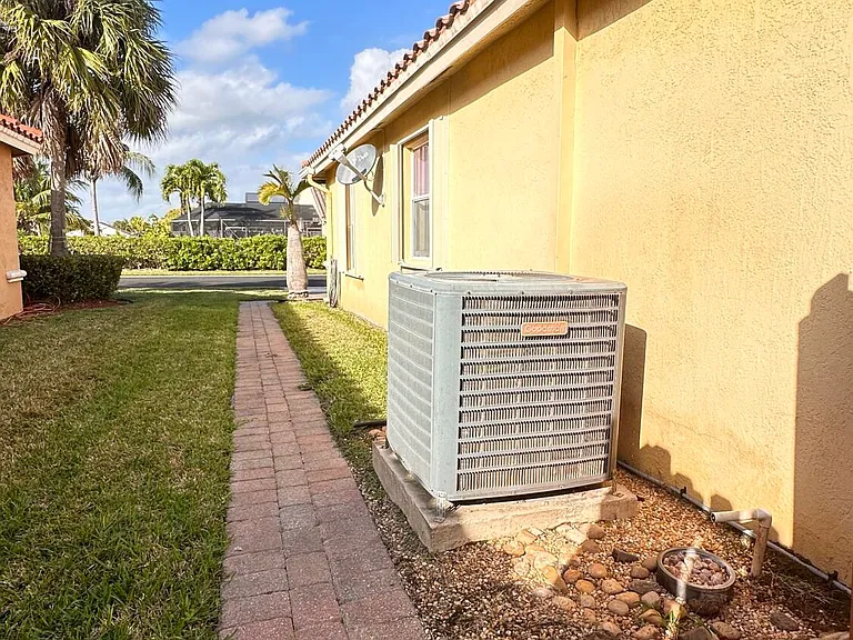 19010 SW 10th St — Photo 53