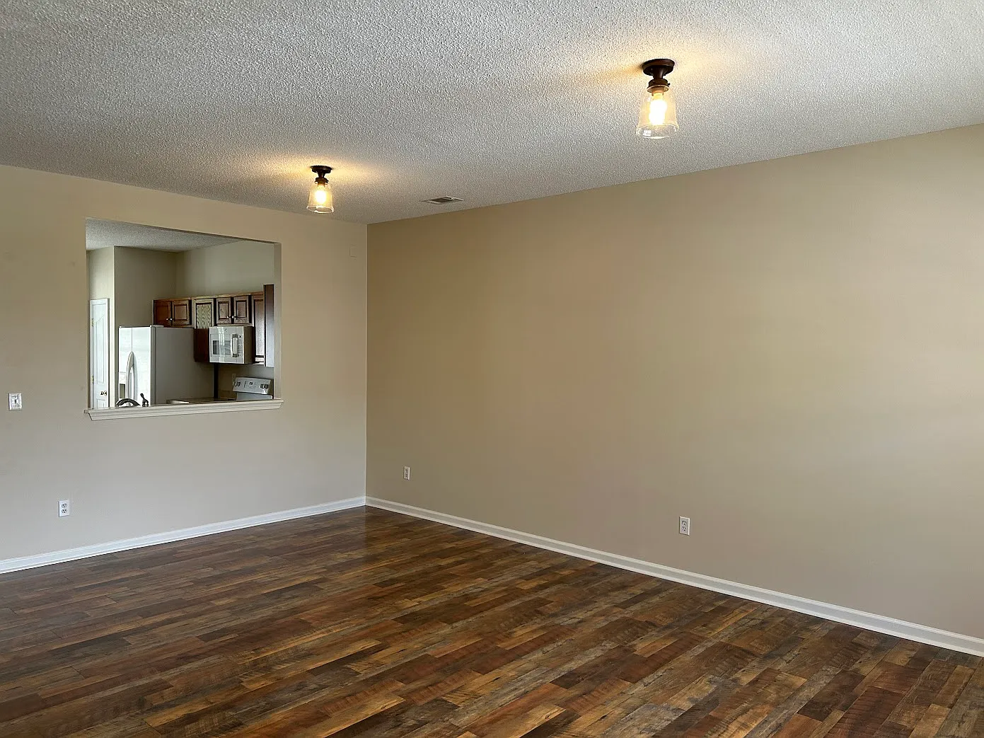 2 bed, 2.5 bath, 1480 sqft, $1,600 — Photo 3