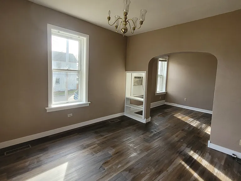 2905 Burden St — Photo 6