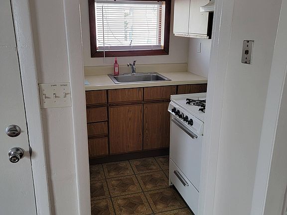 5th image of 261 N Brow St Floor 2
