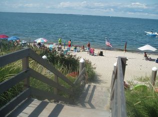 21 Bayberry Rd, Hampton Bays, NY 11946