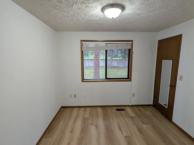 8610 N Valerie St — Photo 16