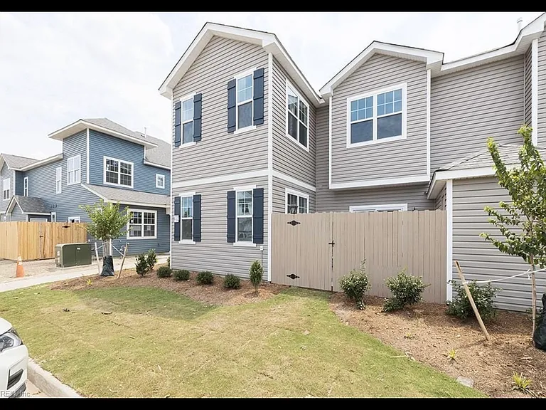 1749 Dresdon Ln — Photo 15