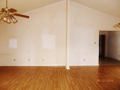 3rd image of 807 Hyde St