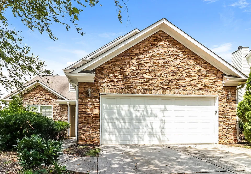 4550 Black Hills Dr NW
