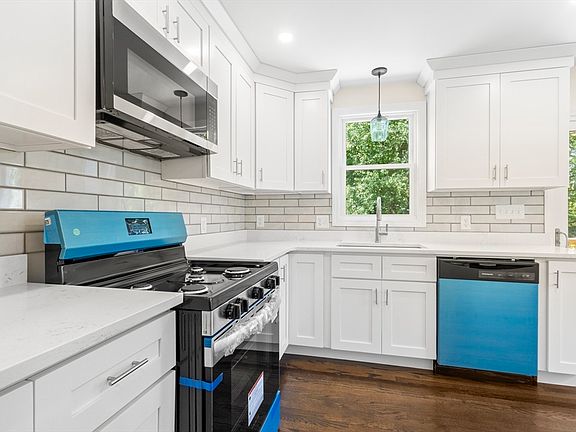 3rd image of 105 Birchwood Dr