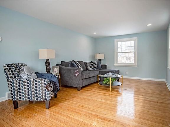 4th image of 282 Southwood Dr