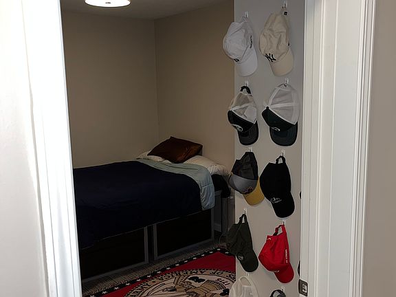 5th image of 639 Cleveland Ave S #200