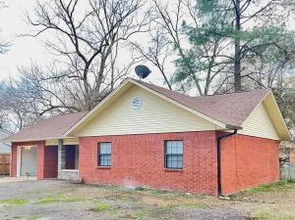 415 W 5th St, Russellville, AR 72801