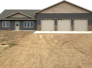 2478 Eugene Dr N, Mandan, ND 58554