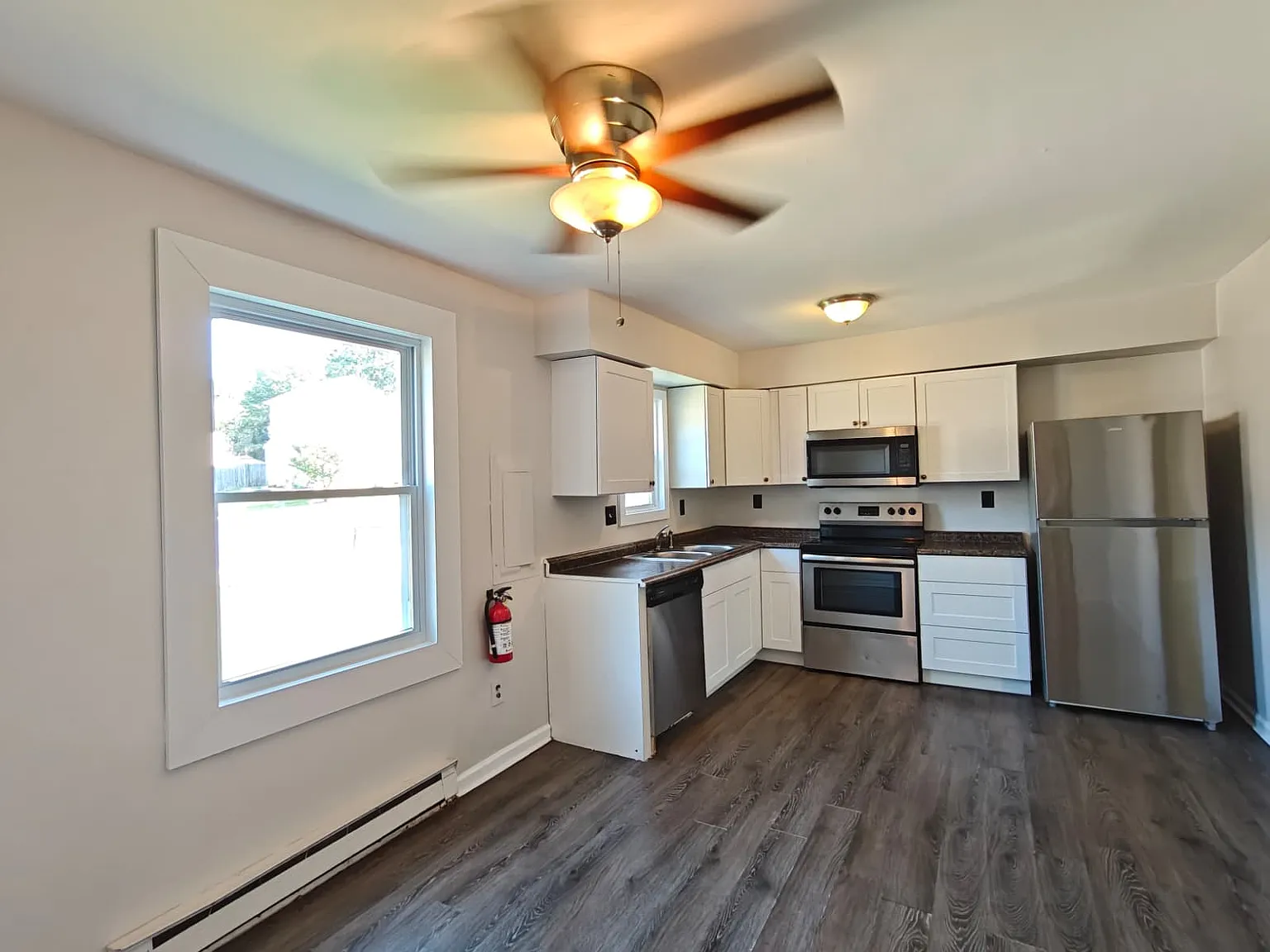 Gorgeous Home Available Now! — Photo 3